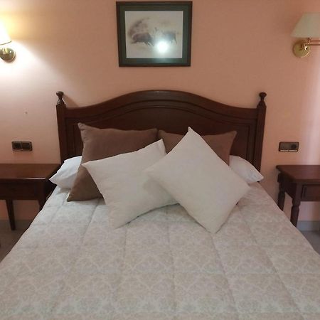 Hostal Restaurante Pacos Herrera del Duque المظهر الخارجي الصورة