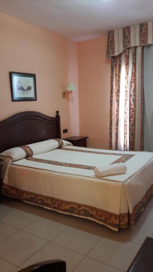 Hostal Restaurante Pacos Herrera del Duque المظهر الخارجي الصورة