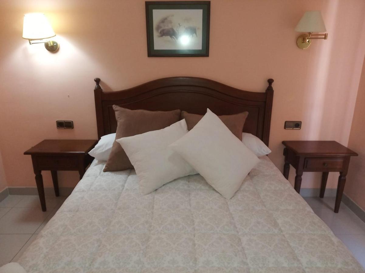 Hostal Restaurante Pacos Herrera del Duque المظهر الخارجي الصورة